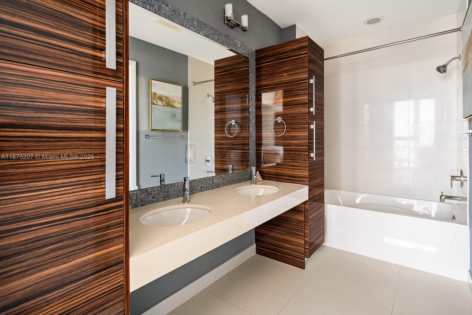 PARAMOUNT BAY CONDO - Residential