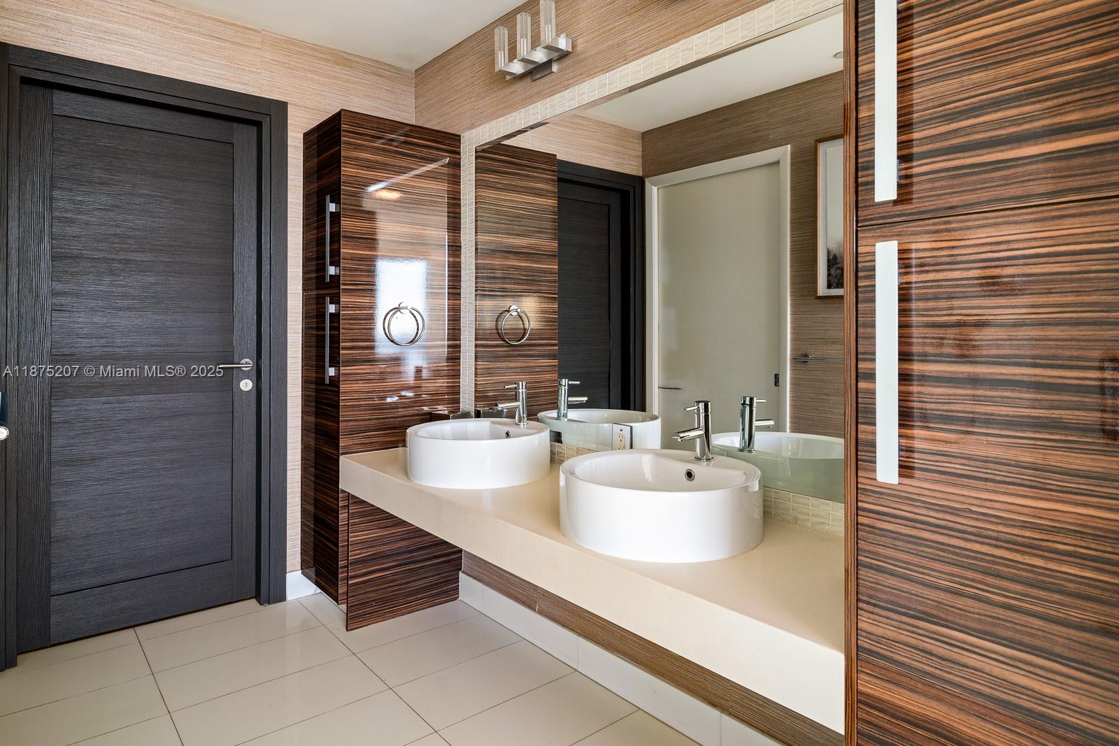 PARAMOUNT BAY CONDO - Residential