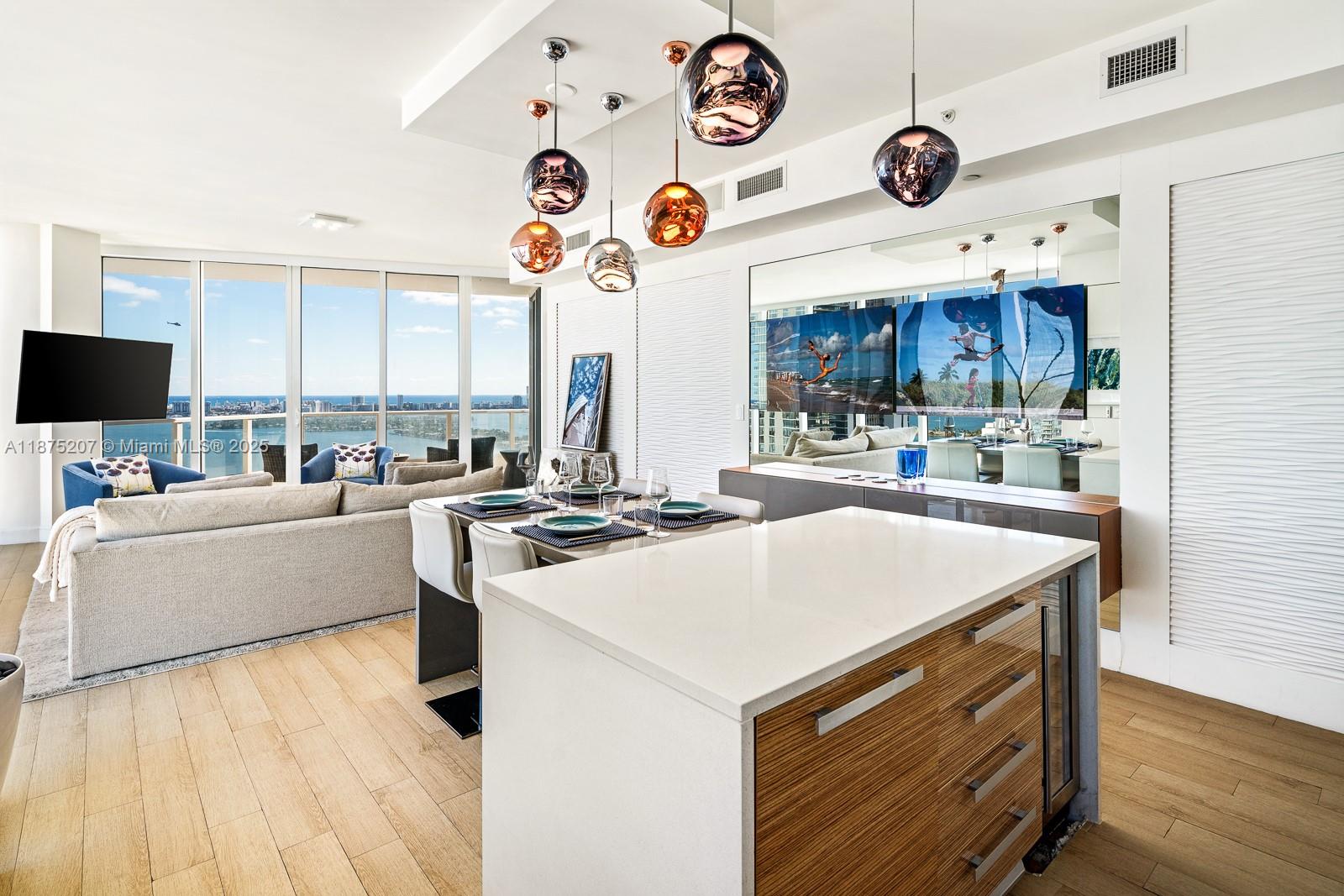 PARAMOUNT BAY CONDO - Residential