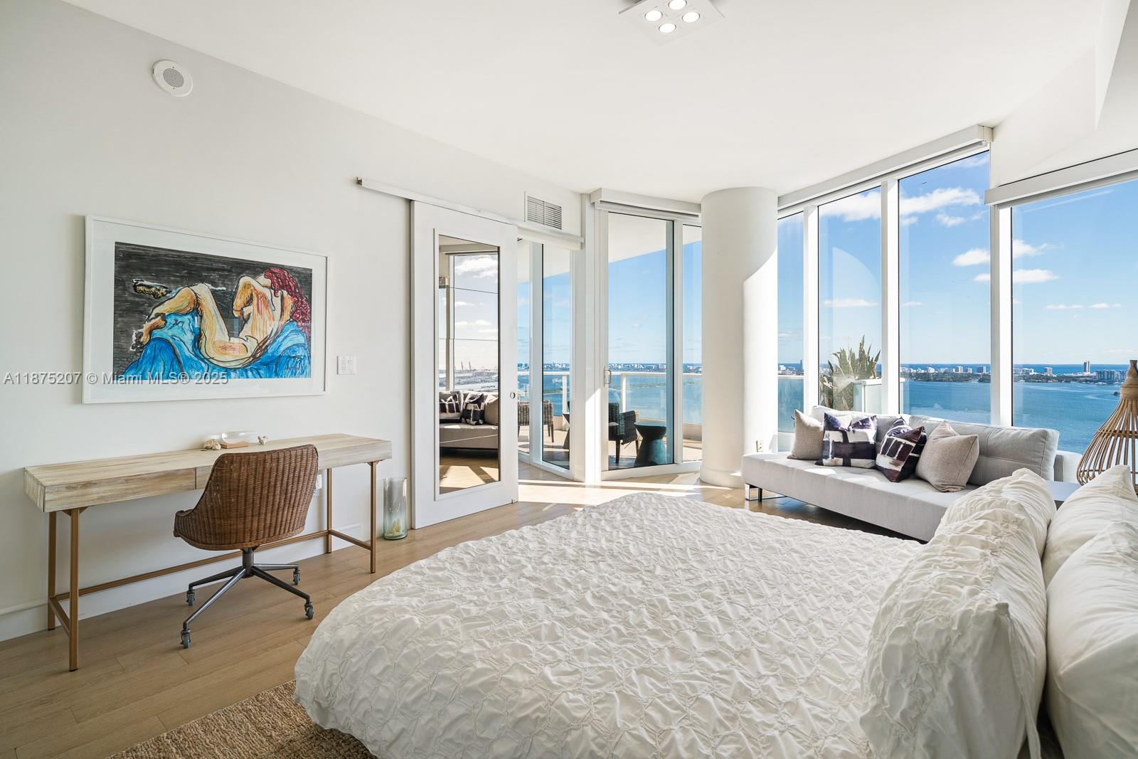 PARAMOUNT BAY CONDO - Residential