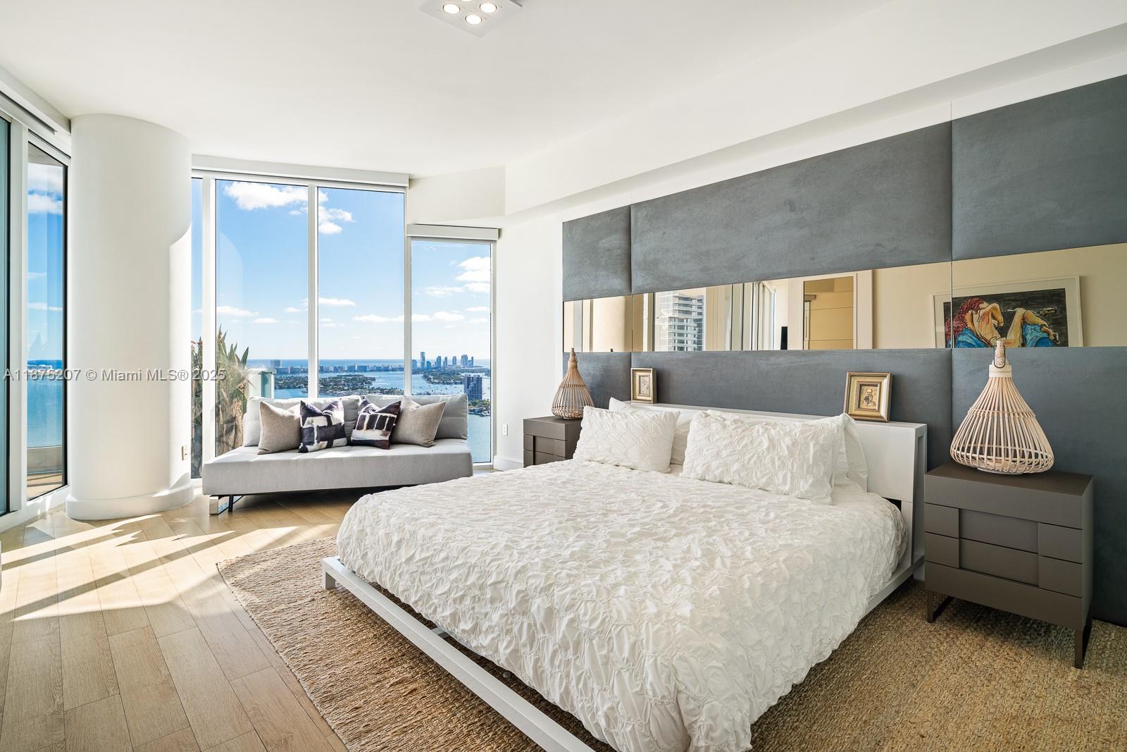 PARAMOUNT BAY CONDO - Residential