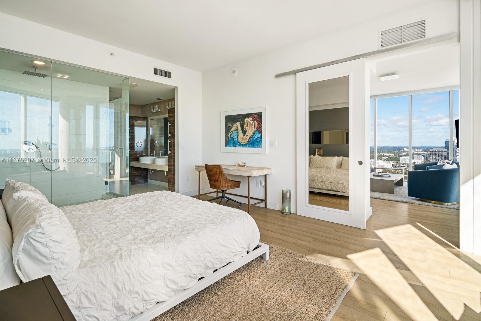 PARAMOUNT BAY CONDO - Residential