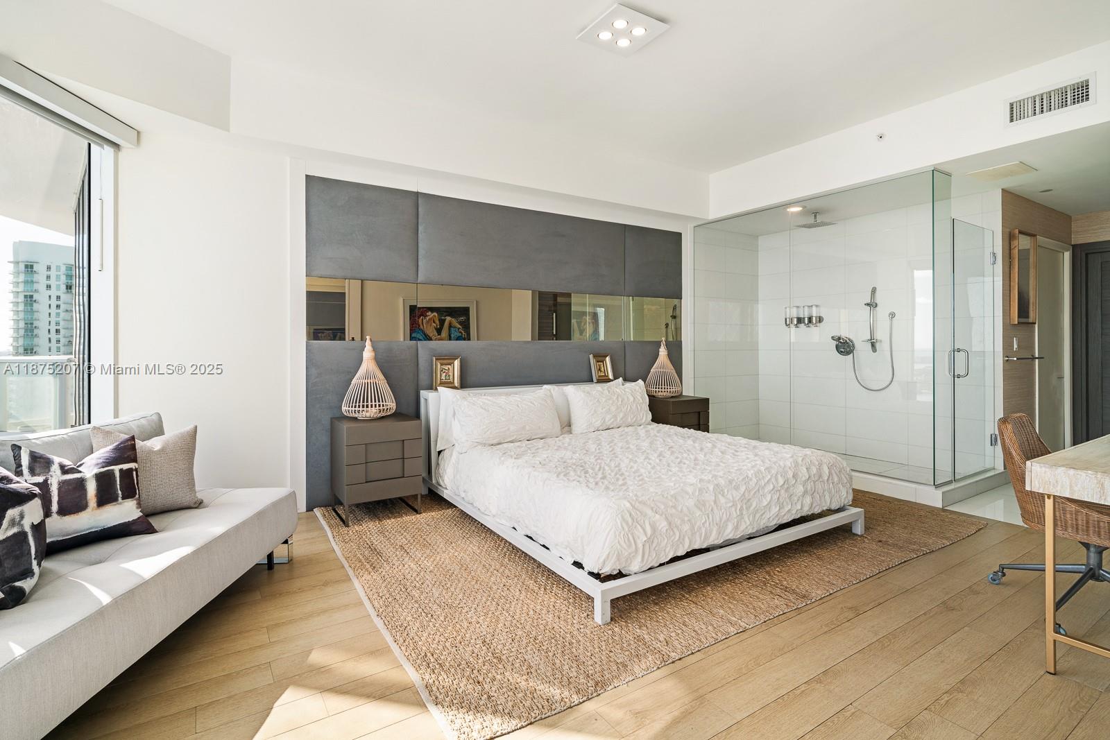 PARAMOUNT BAY CONDO - Residential