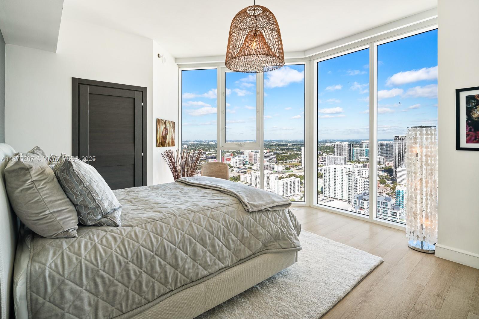 PARAMOUNT BAY CONDO - Residential