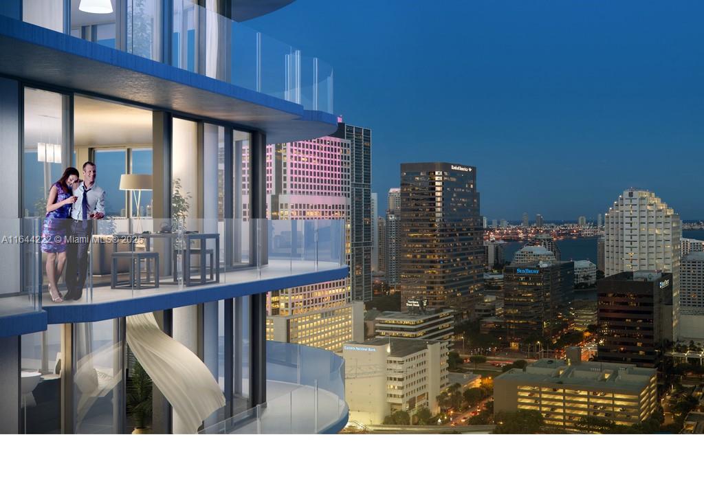 45 SW 9th St 1005