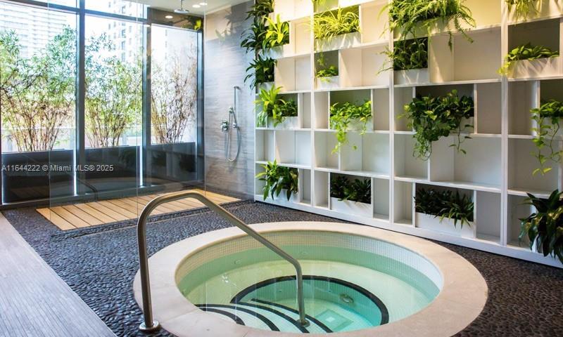 BRICKELL HEIGHTS EAST CON - Residential