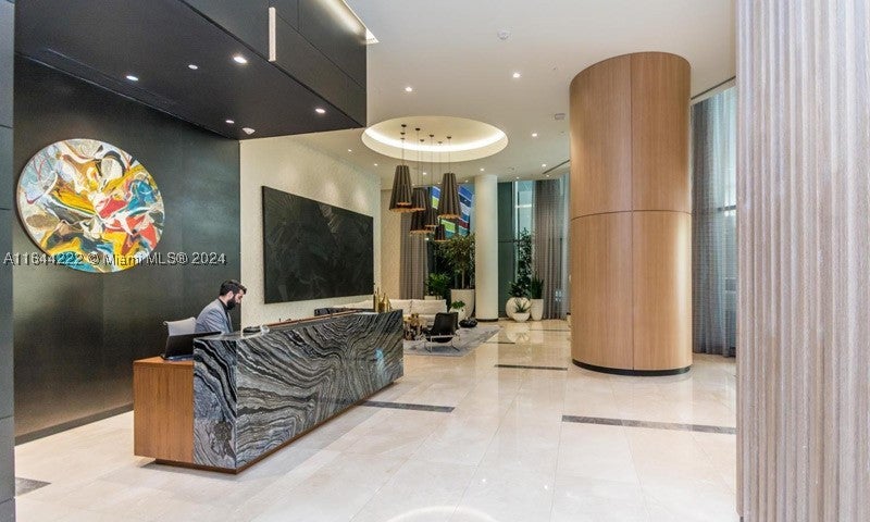 45 SW 9th St 1005