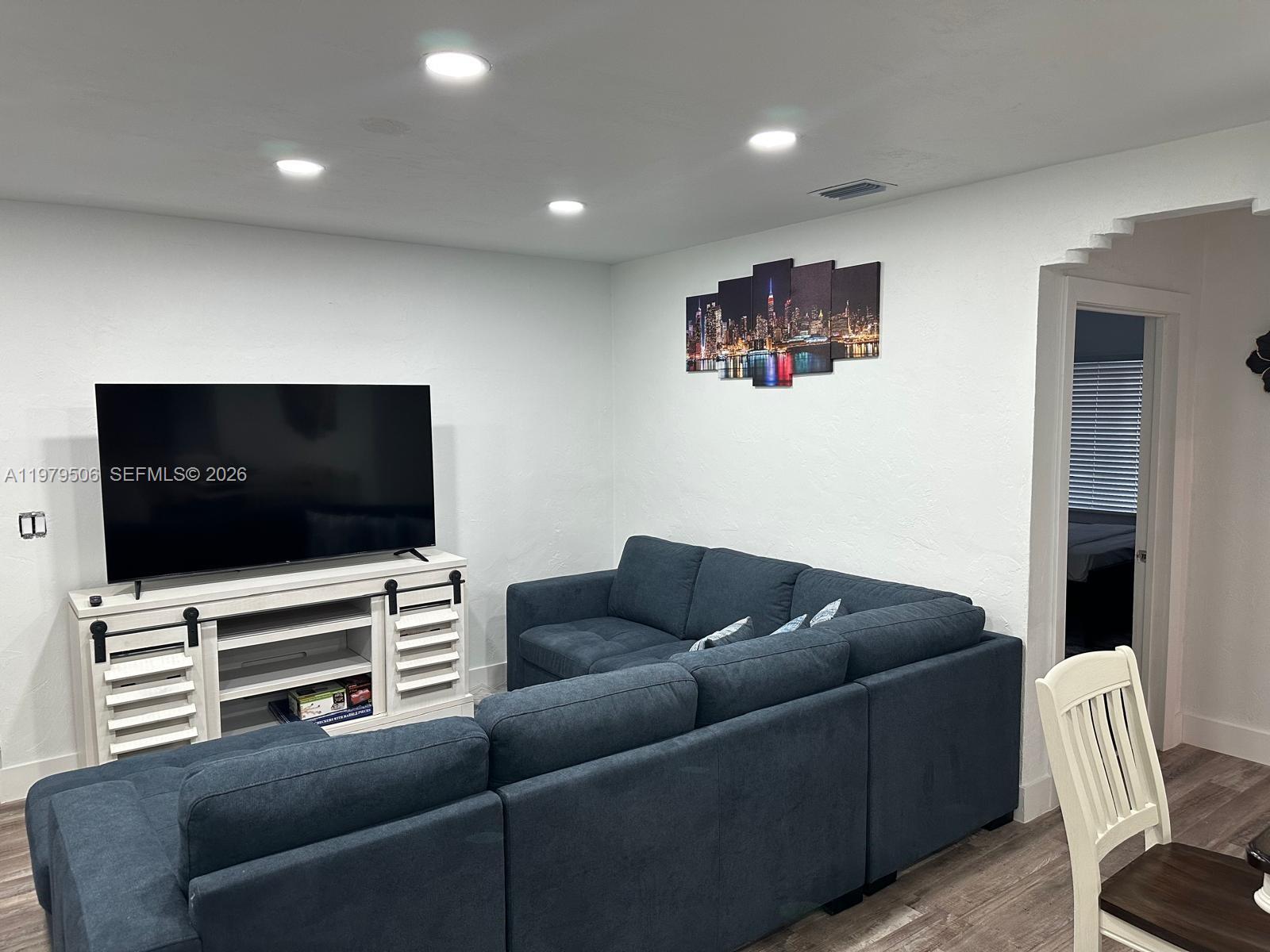 N MIAMI ESTATES - Residential Lease