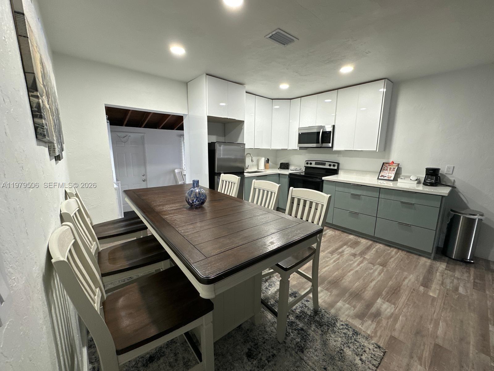 N MIAMI ESTATES - Residential Lease