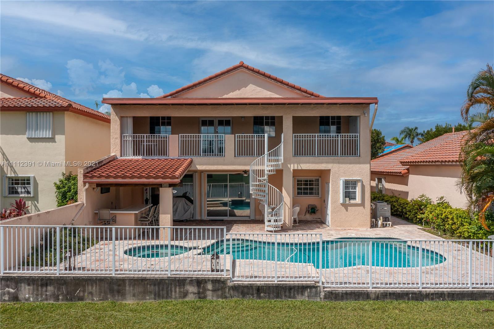 DORAL SANDS - Residential