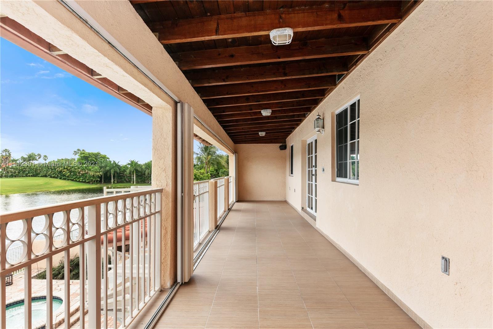 DORAL SANDS - Residential