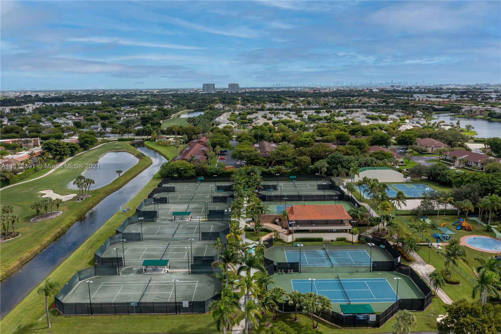 DORAL SANDS - Residential