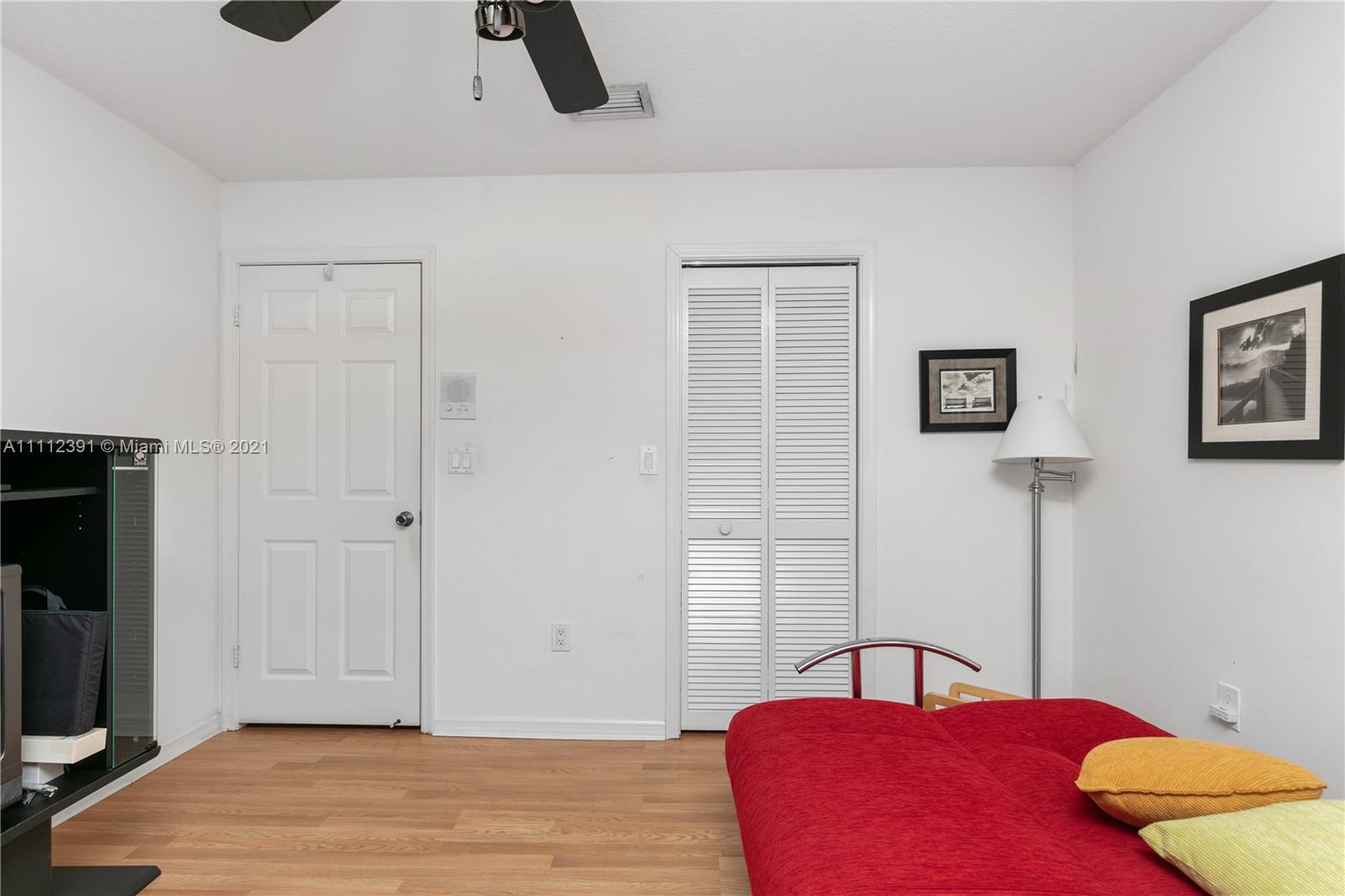 DORAL SANDS - Residential