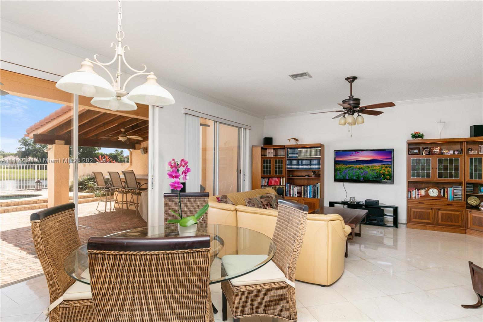 DORAL SANDS - Residential