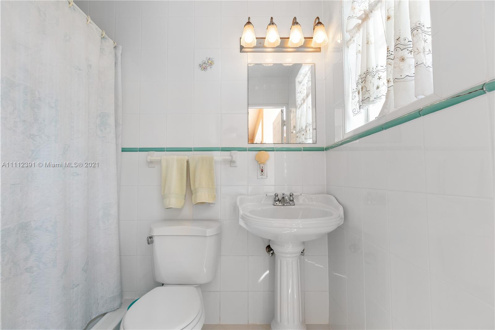 DORAL SANDS - Residential