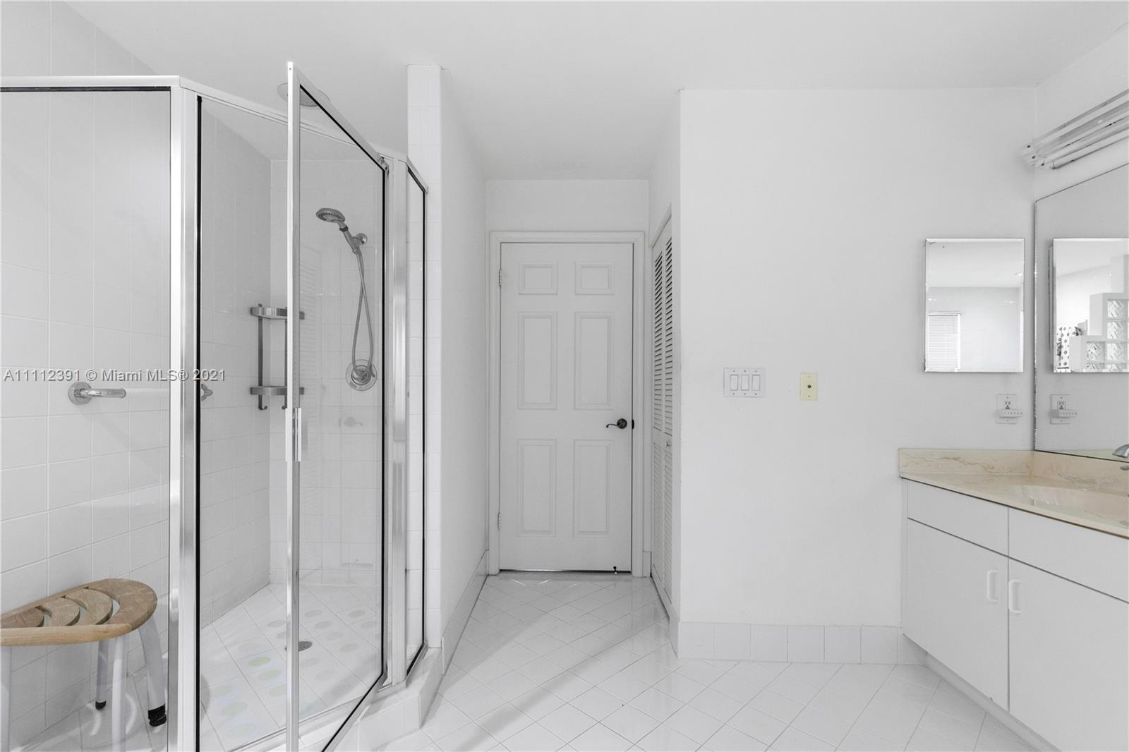 DORAL SANDS - Residential