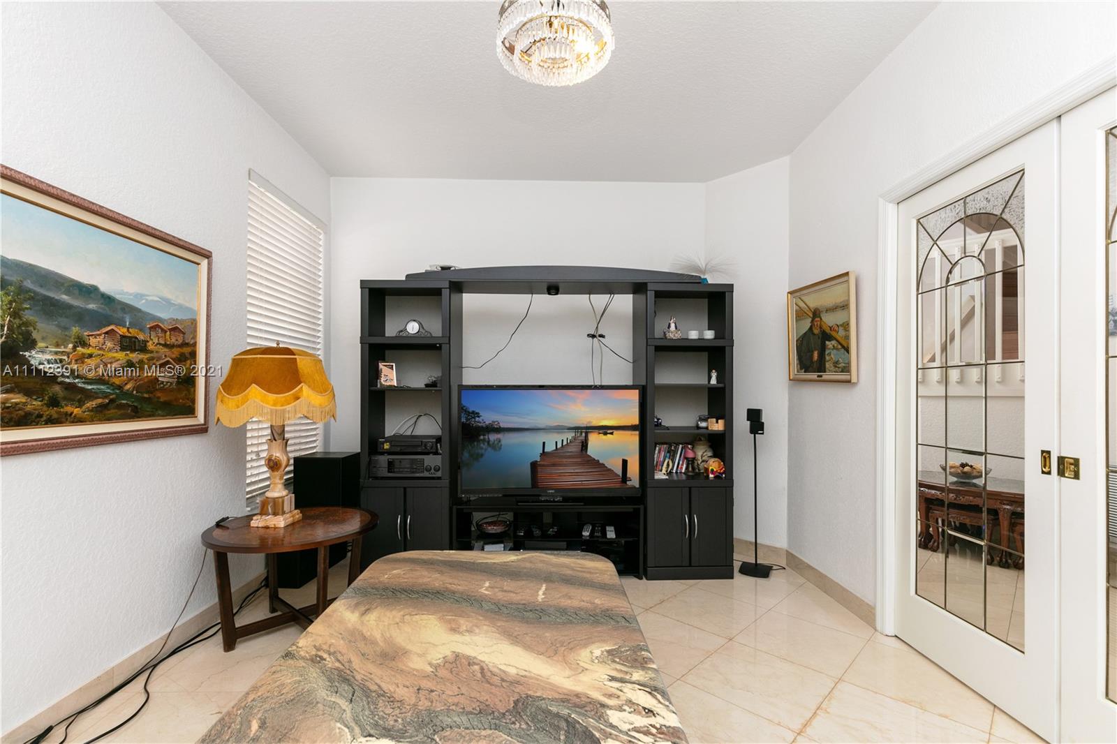 DORAL SANDS - Residential