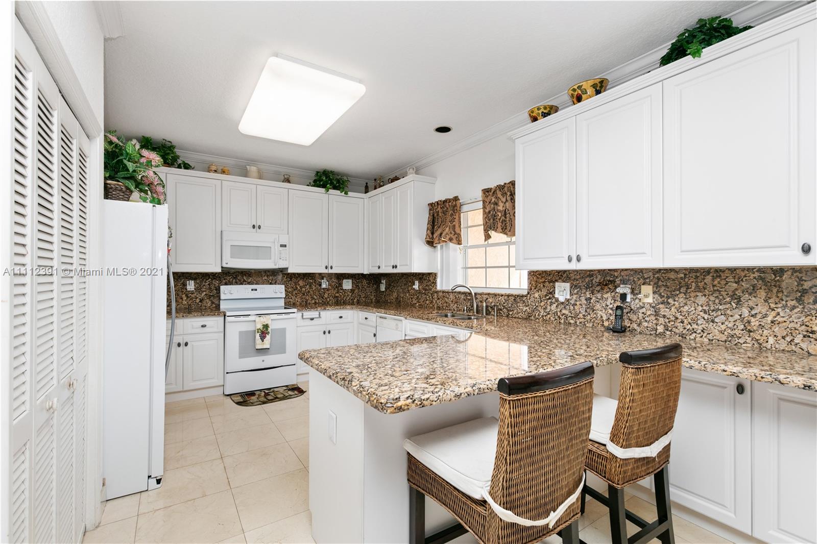 DORAL SANDS - Residential