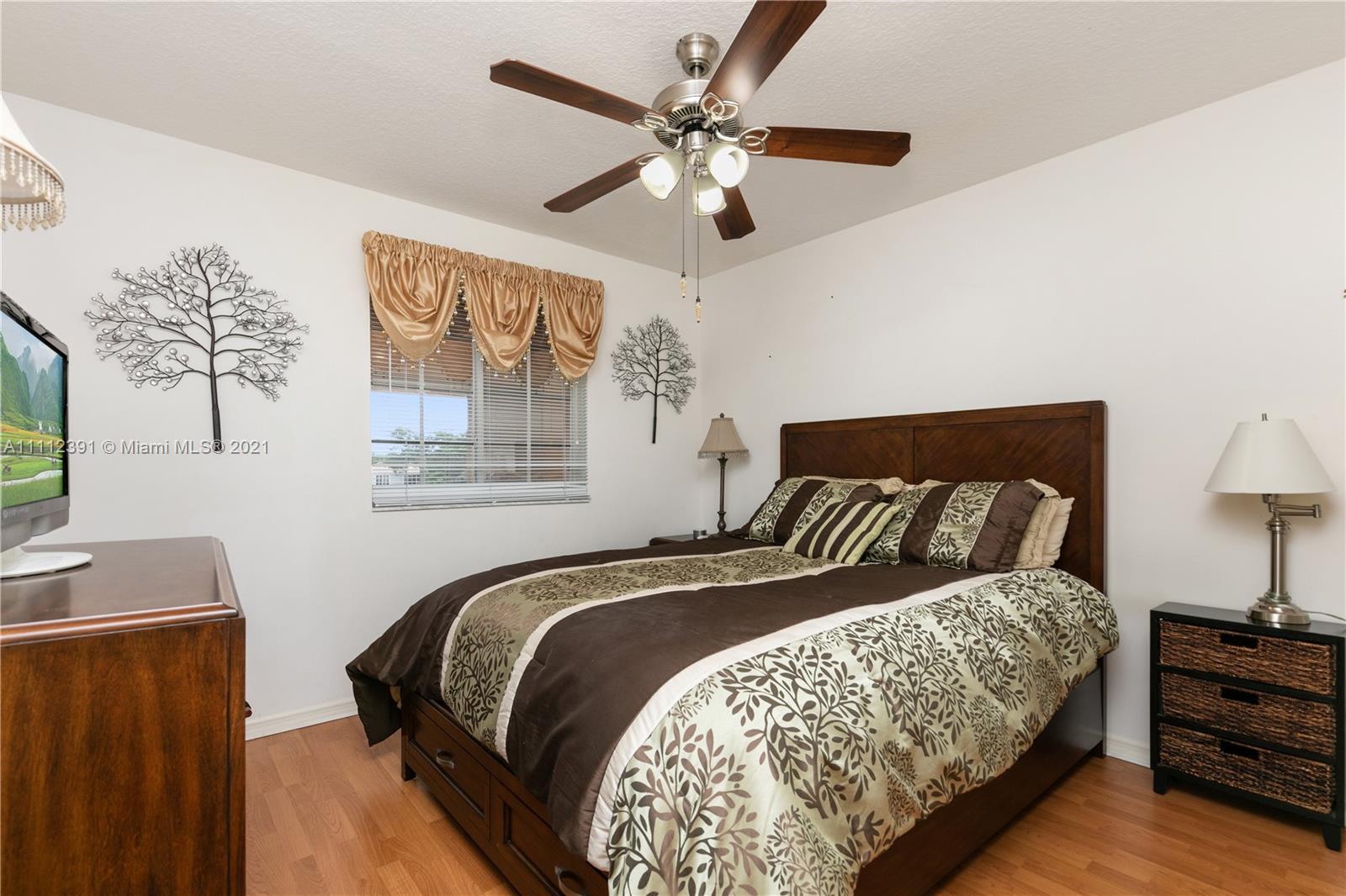 DORAL SANDS - Residential