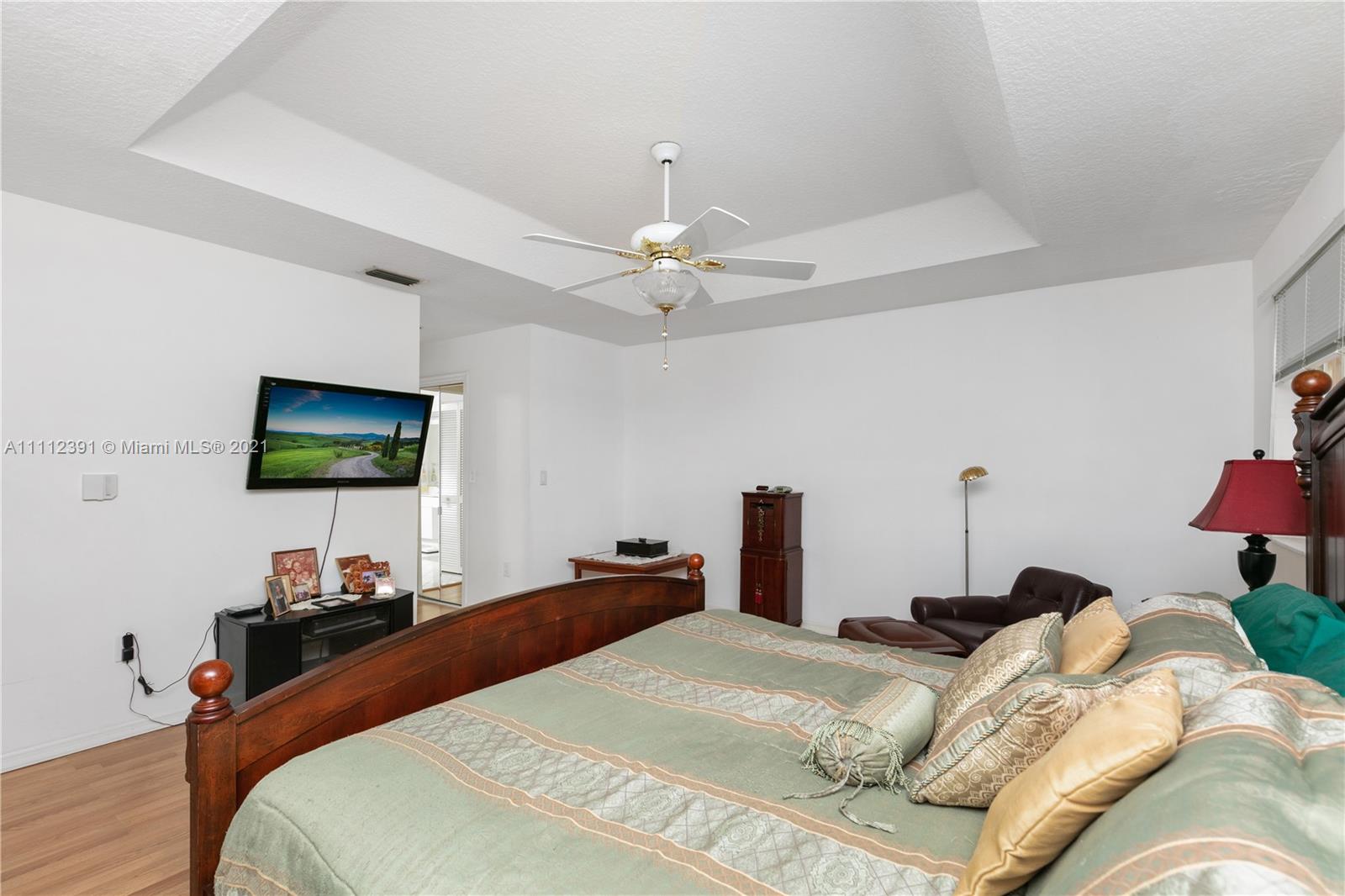 DORAL SANDS - Residential