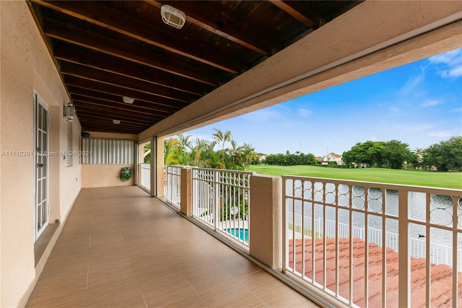 DORAL SANDS - Residential