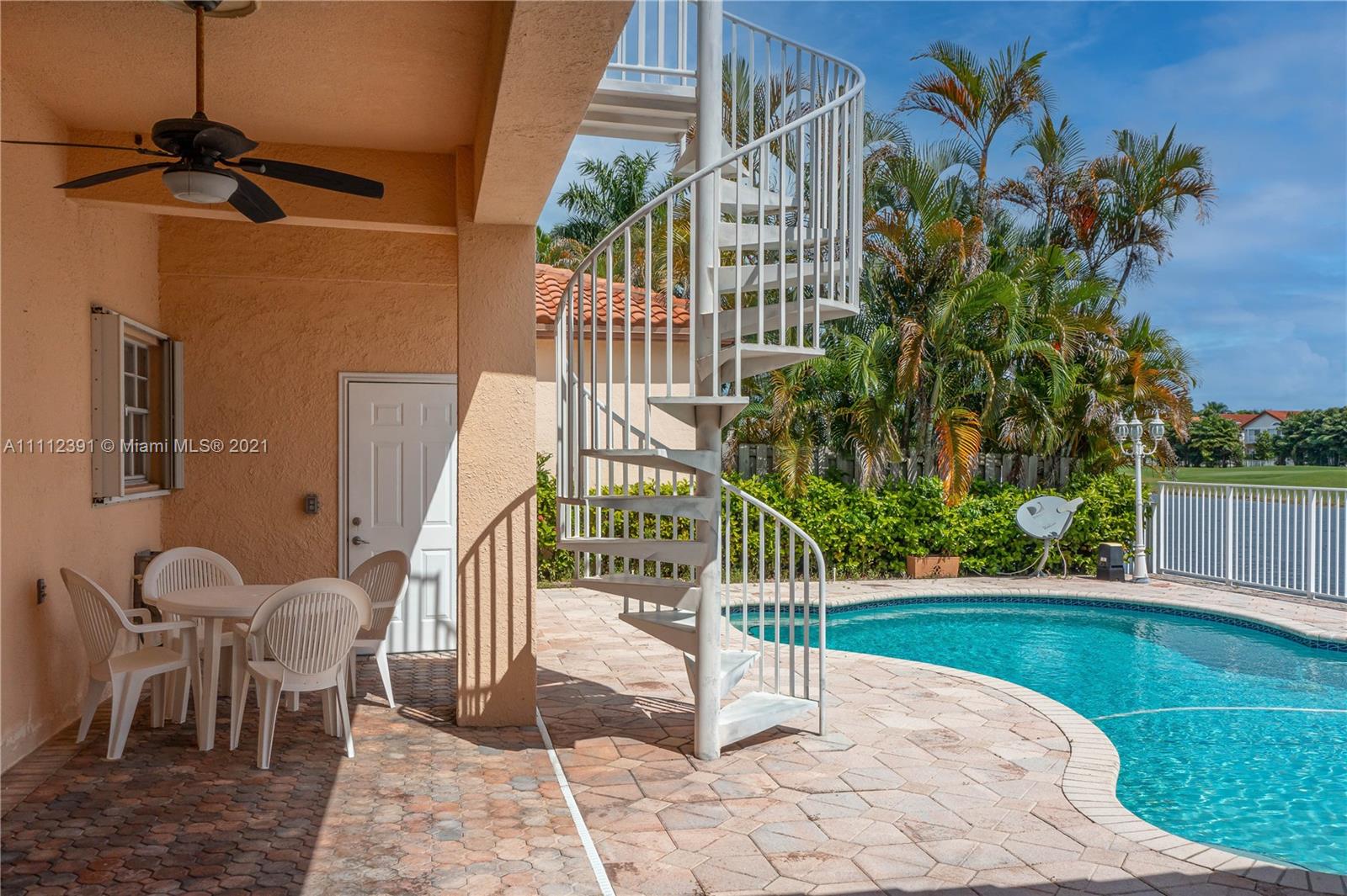 DORAL SANDS - Residential