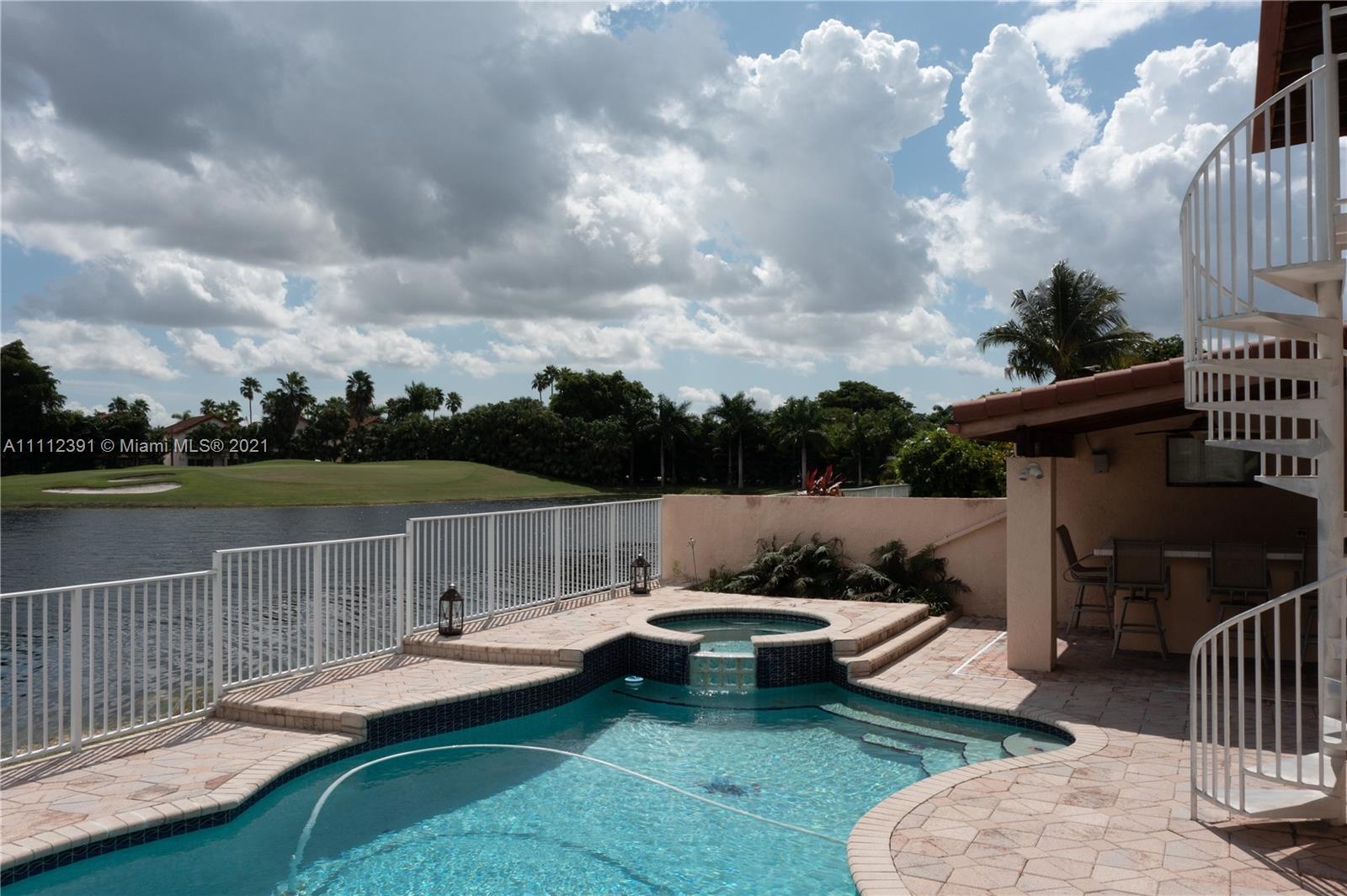 DORAL SANDS - Residential