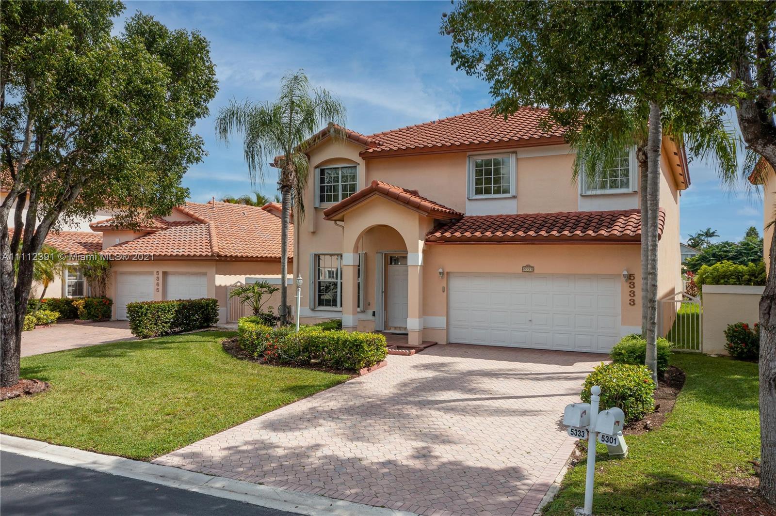 DORAL SANDS - Residential