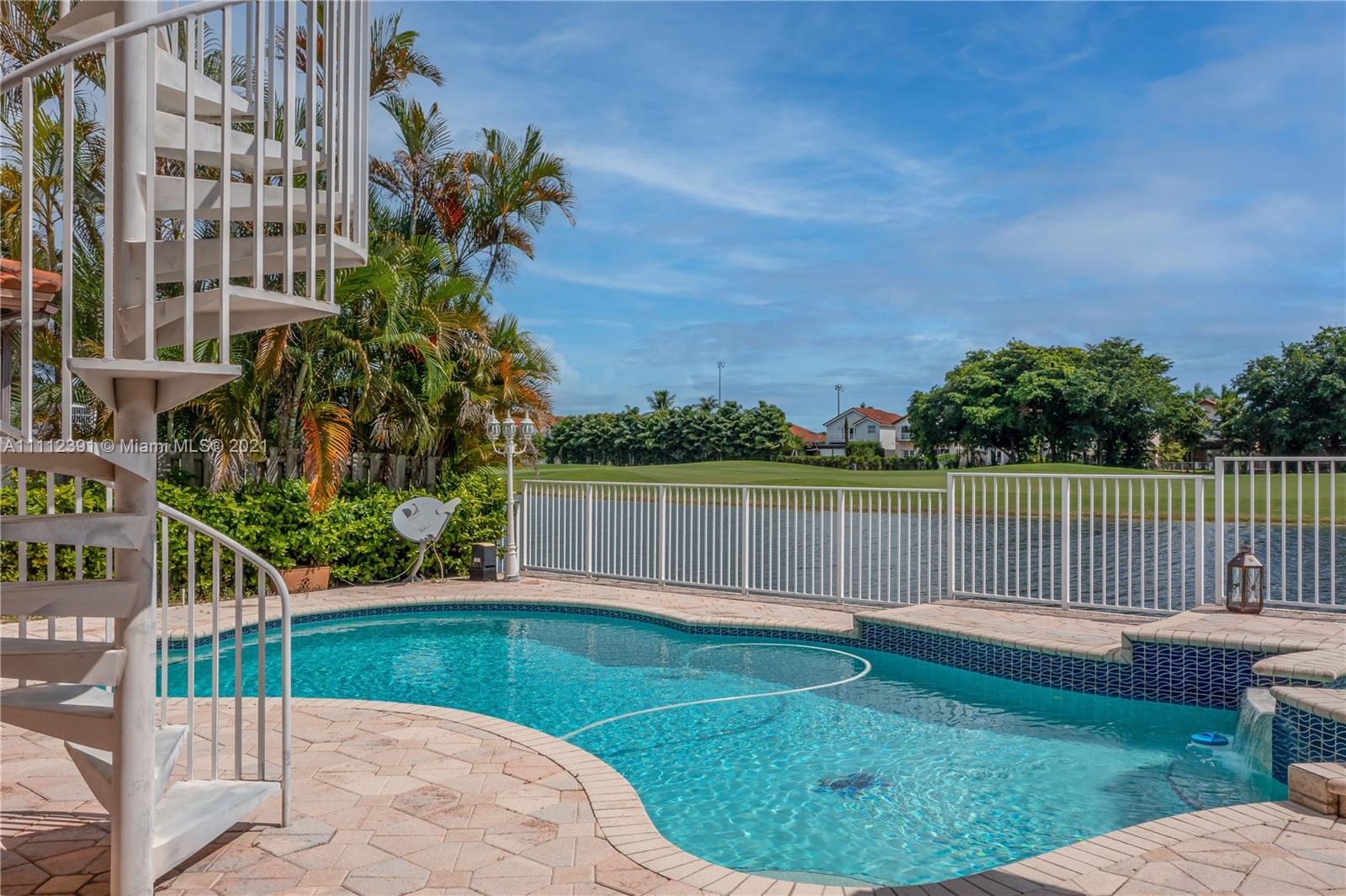 DORAL SANDS - Residential