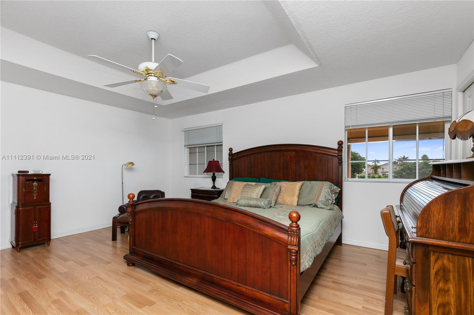 DORAL SANDS - Residential