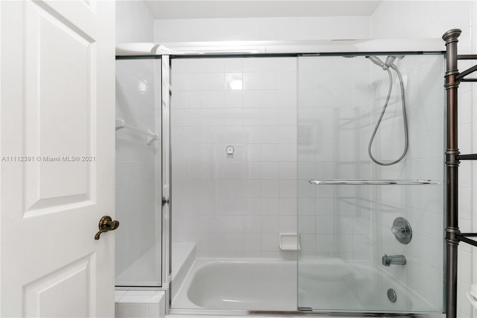 DORAL SANDS - Residential