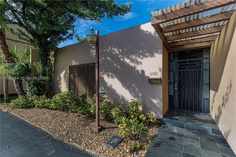 6742 Kingsmoor Way Miami Lakes FL 33014