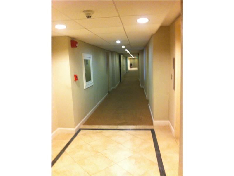 Great one bedroom+den in a Ocean Front building,accsses to board walk and ocean with all the amenities pool, sauna, gym,card room,entertaining room,security and many more,apartment is rented with or without furniture.