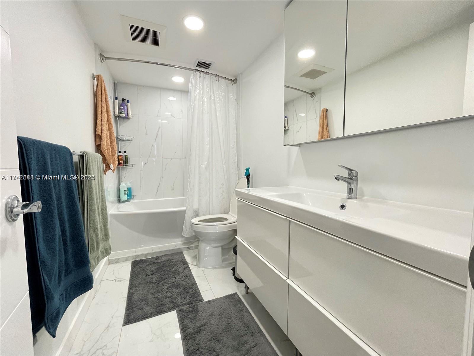 HEMISPHERES CONDO - Residential Lease