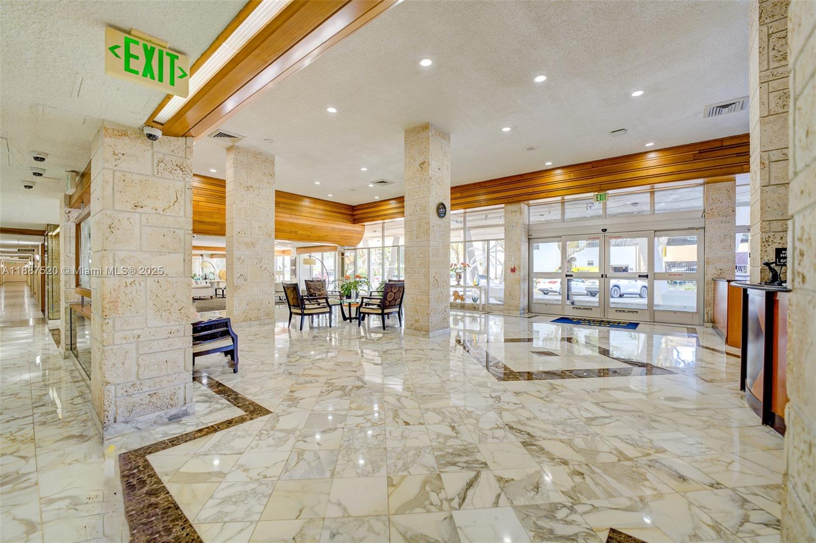 WINSTON TOWERS 500 CONDO - Residential