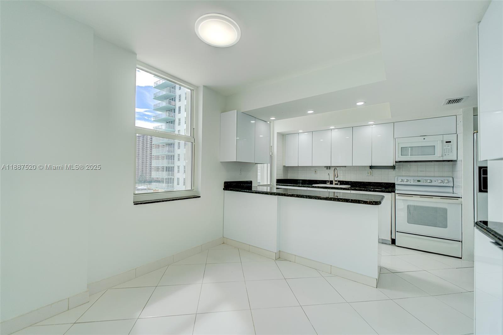WINSTON TOWERS 500 CONDO - Residential