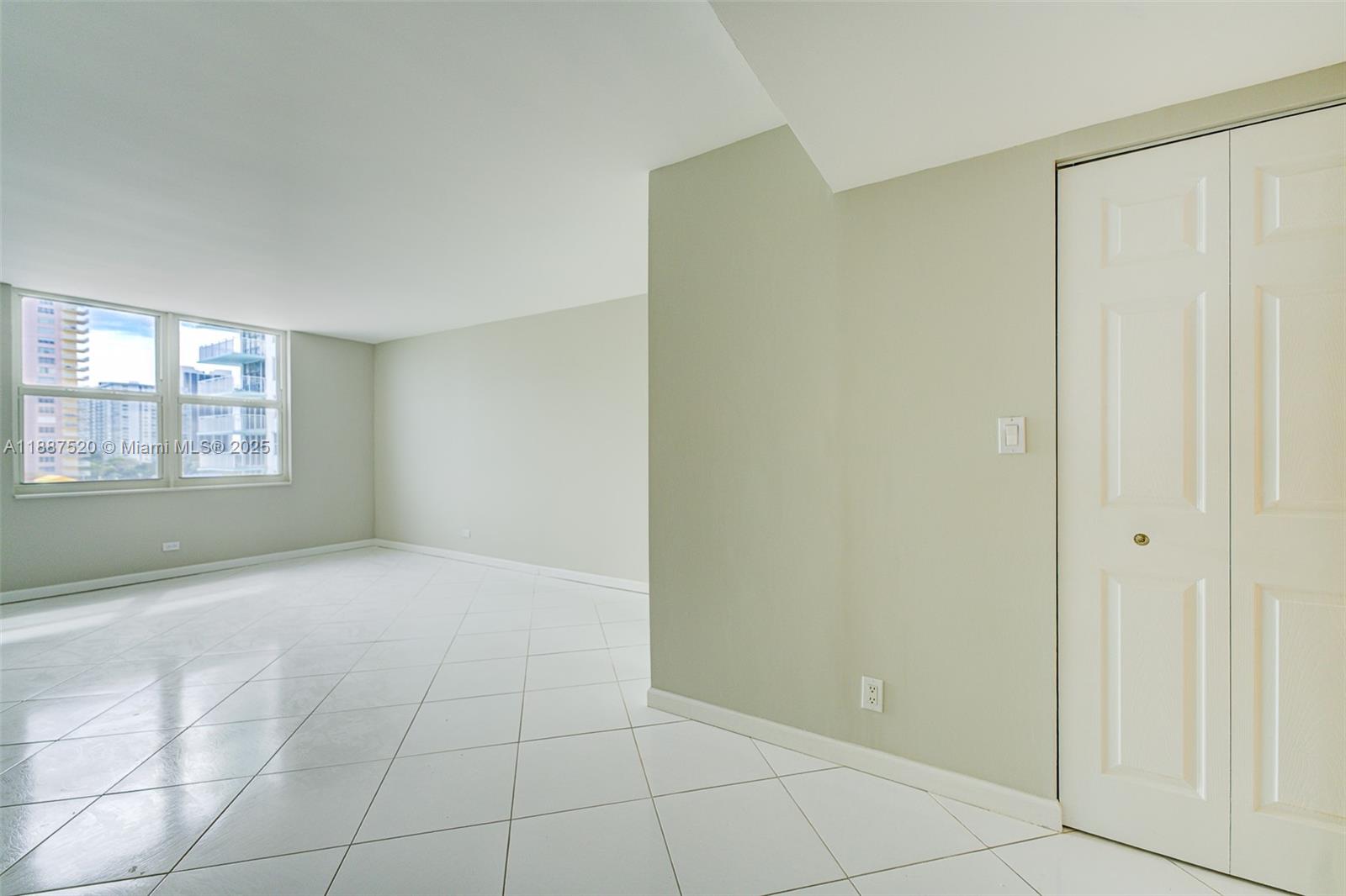 WINSTON TOWERS 500 CONDO - Residential