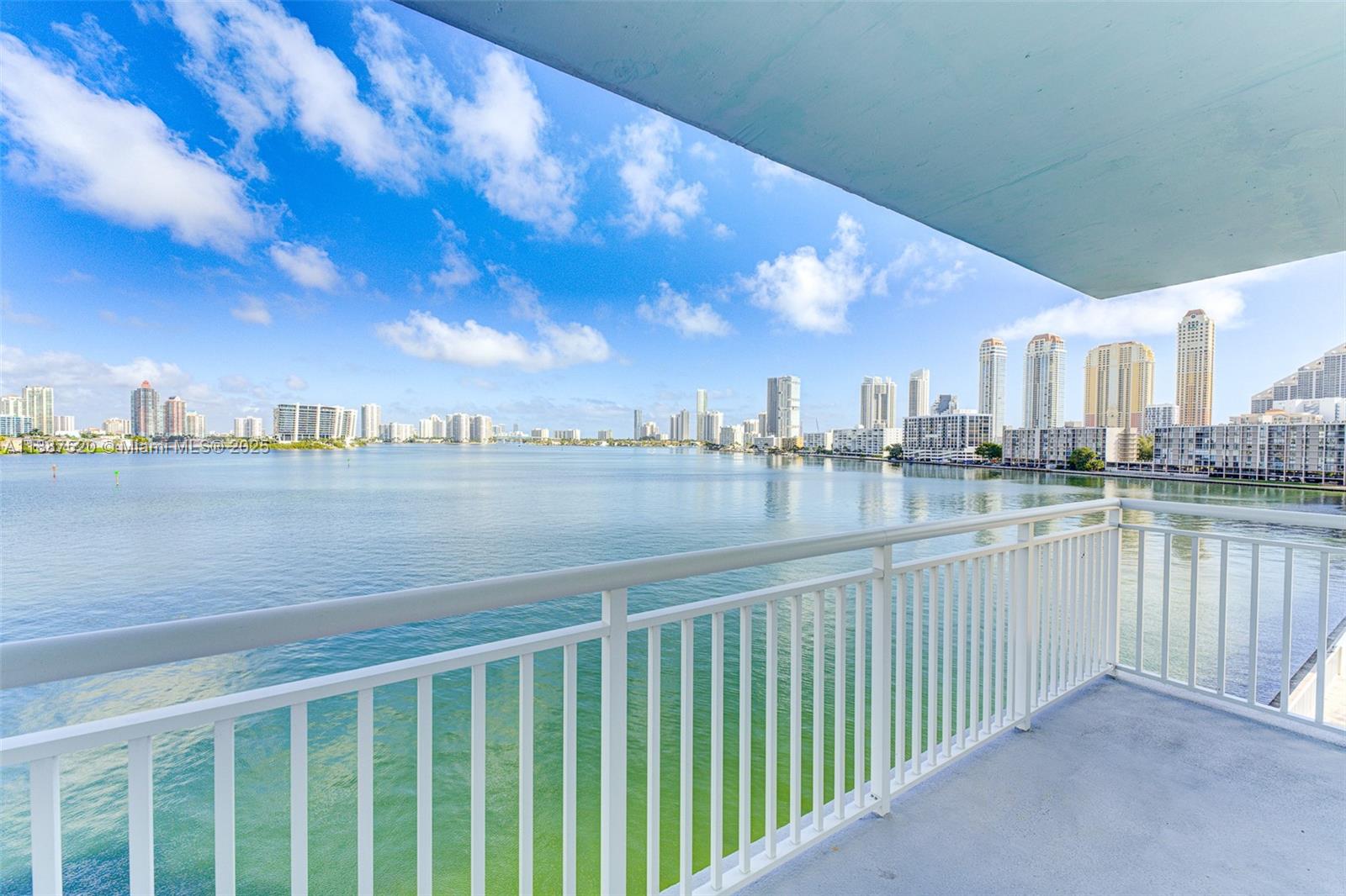 WINSTON TOWERS 500 CONDO - Residential