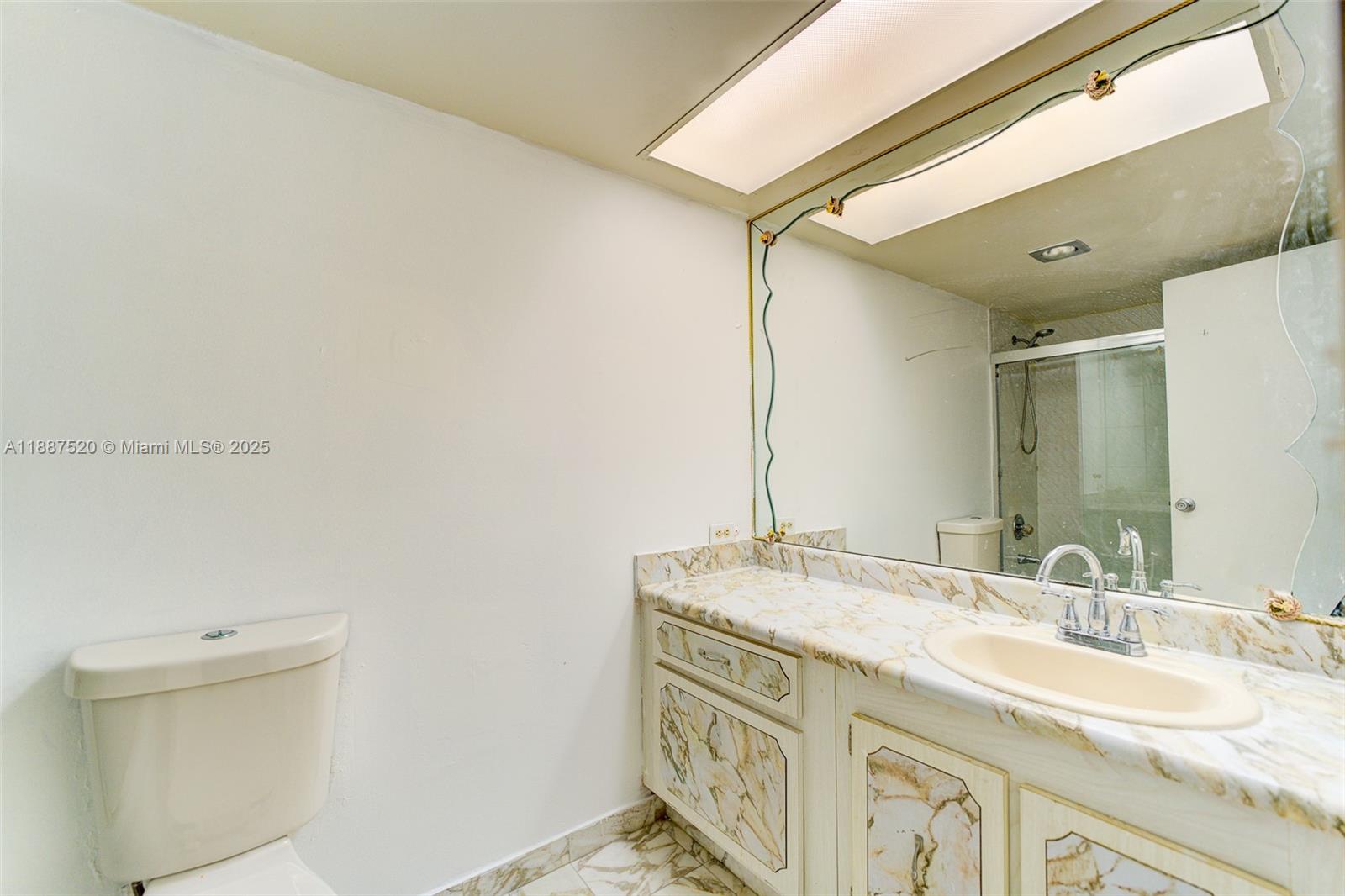 WINSTON TOWERS 500 CONDO - Residential