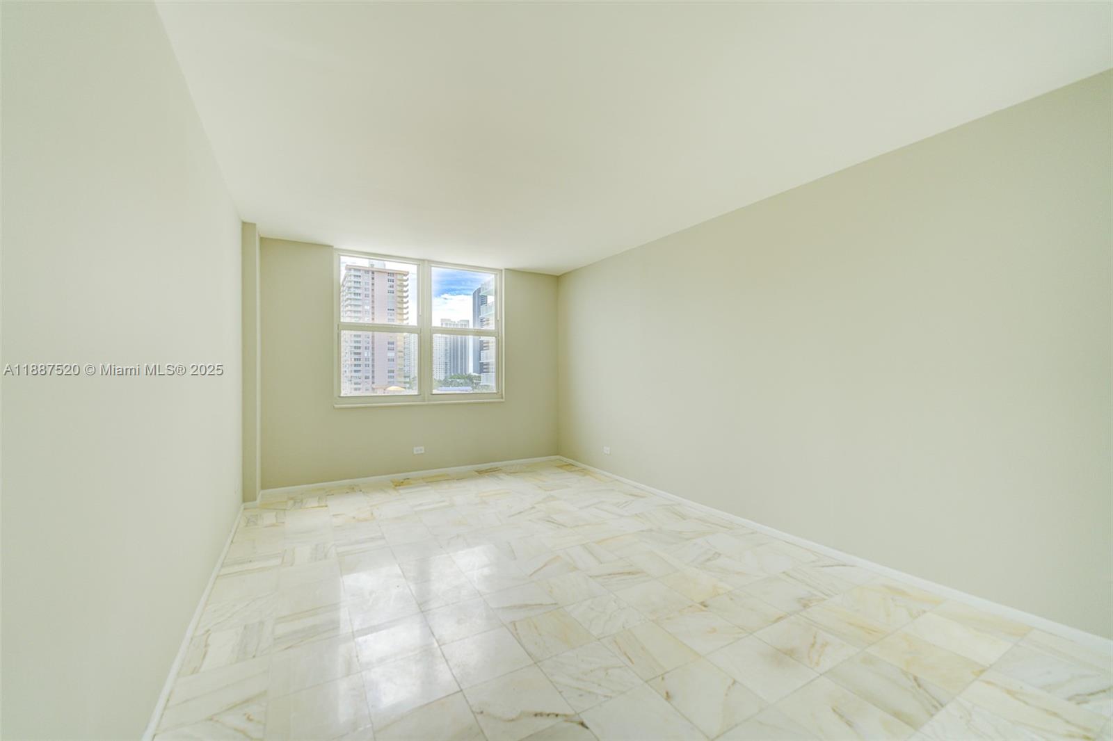 WINSTON TOWERS 500 CONDO - Residential