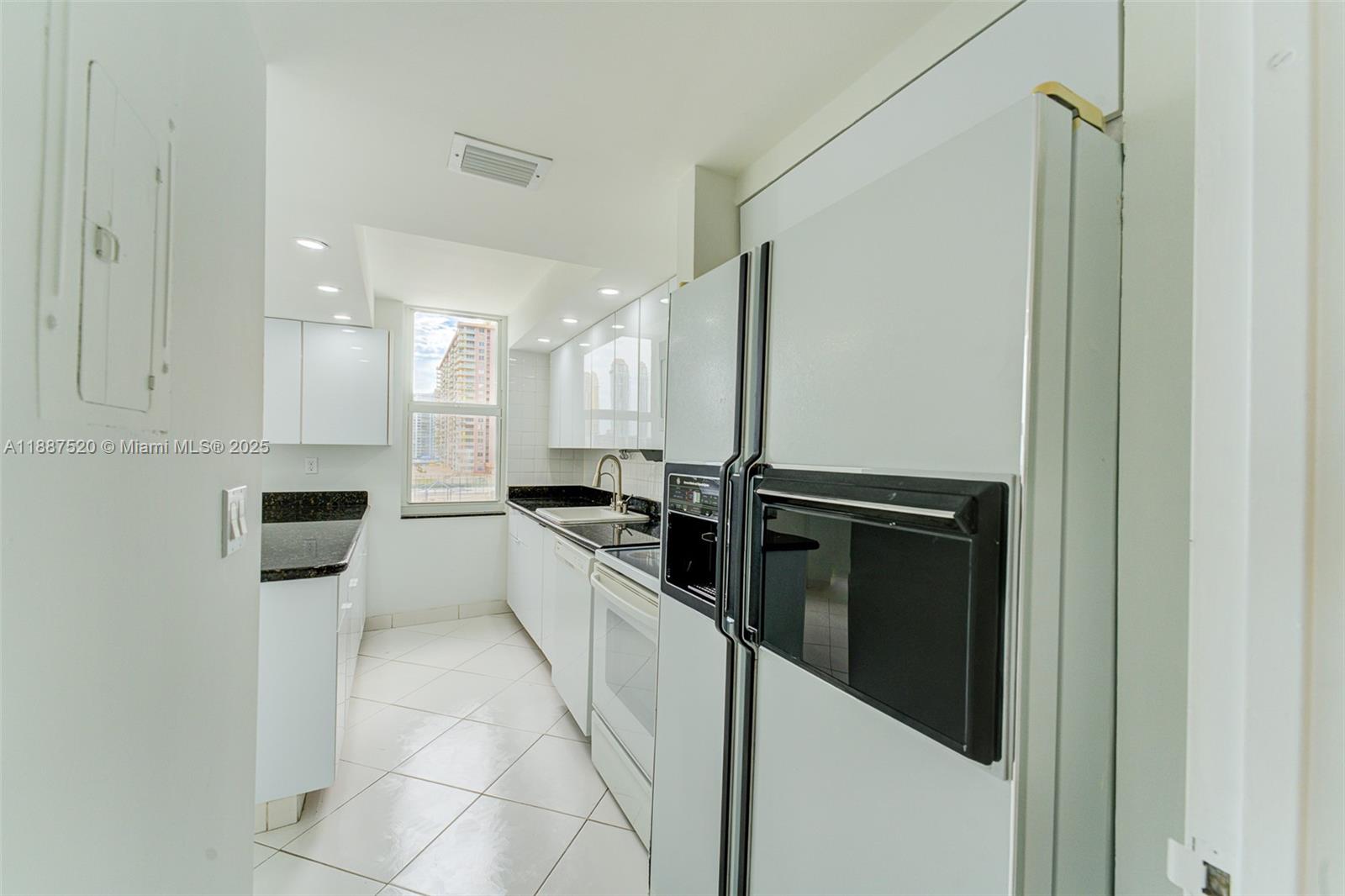 WINSTON TOWERS 500 CONDO - Residential
