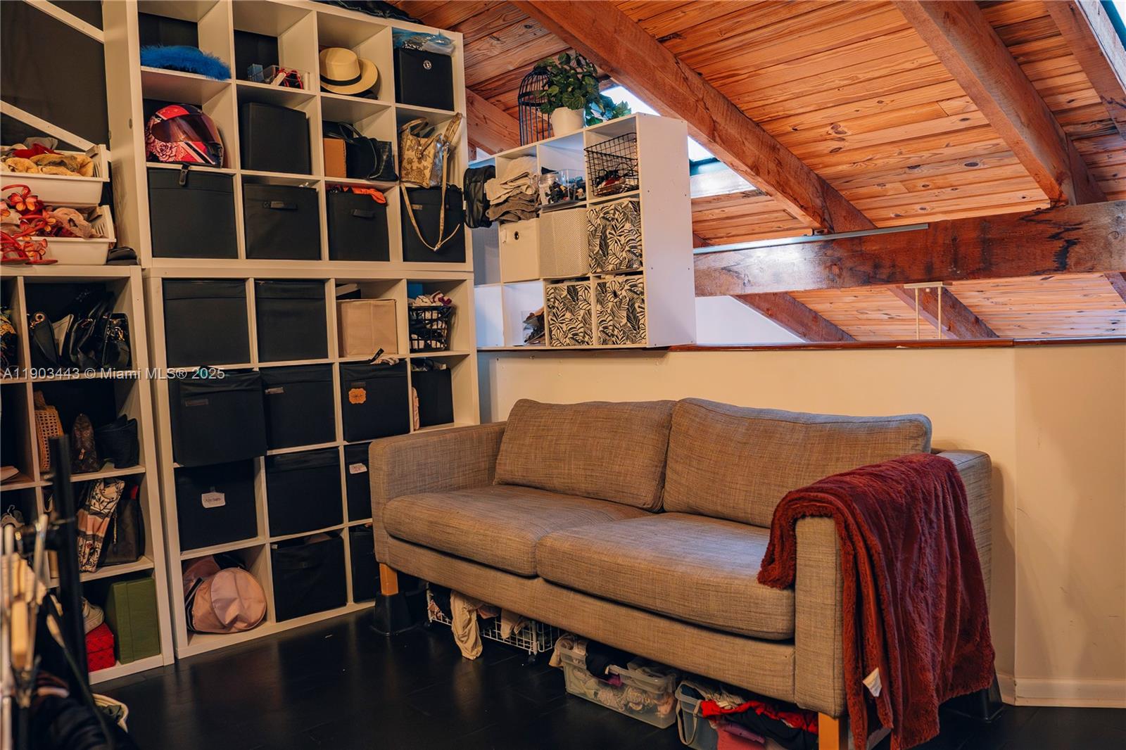 ARROWHEAD GOLF AND TENNIS - Residential