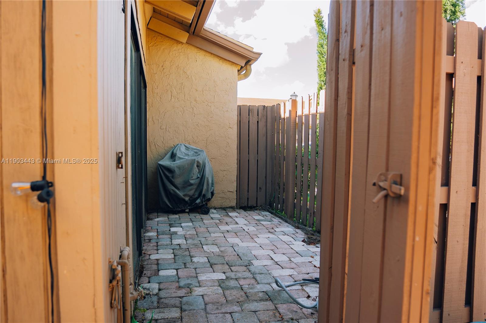 ARROWHEAD GOLF AND TENNIS - Residential