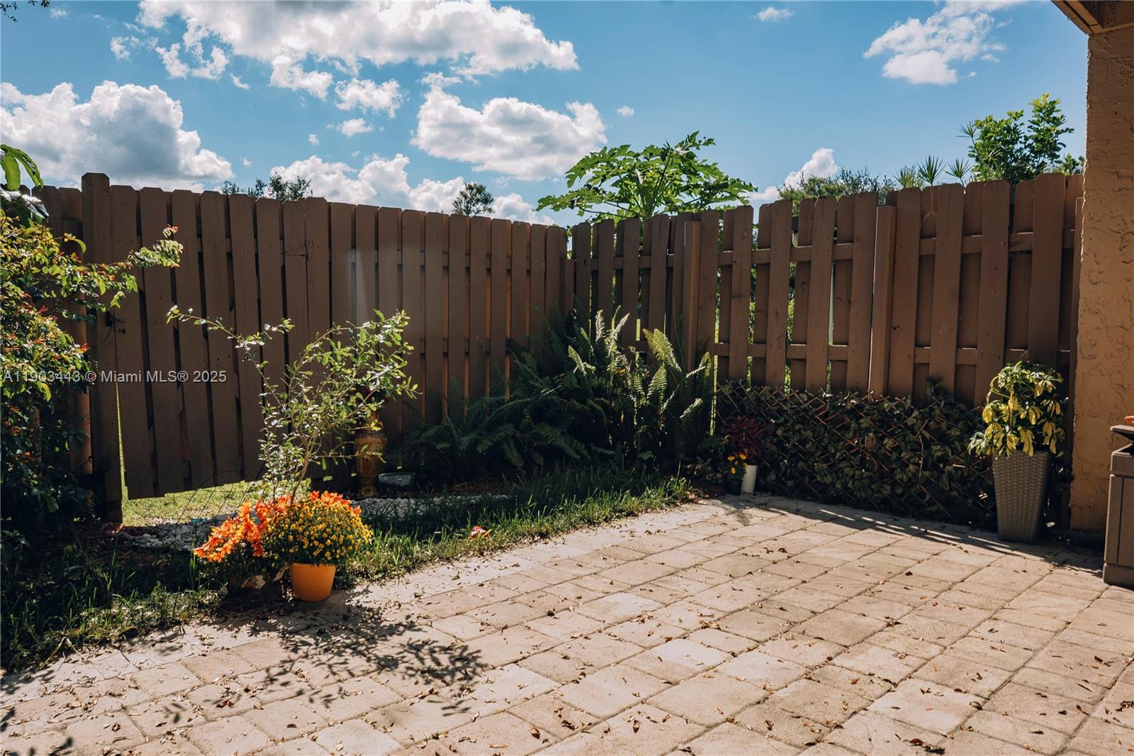 ARROWHEAD GOLF AND TENNIS - Residential