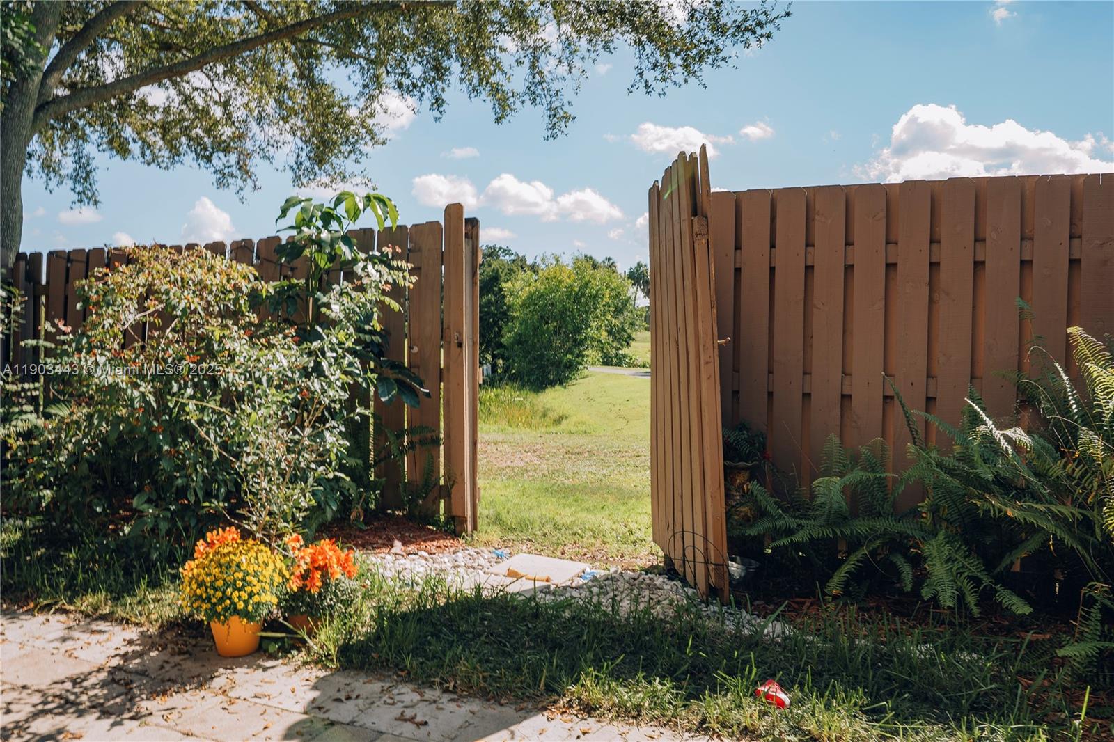 ARROWHEAD GOLF AND TENNIS - Residential