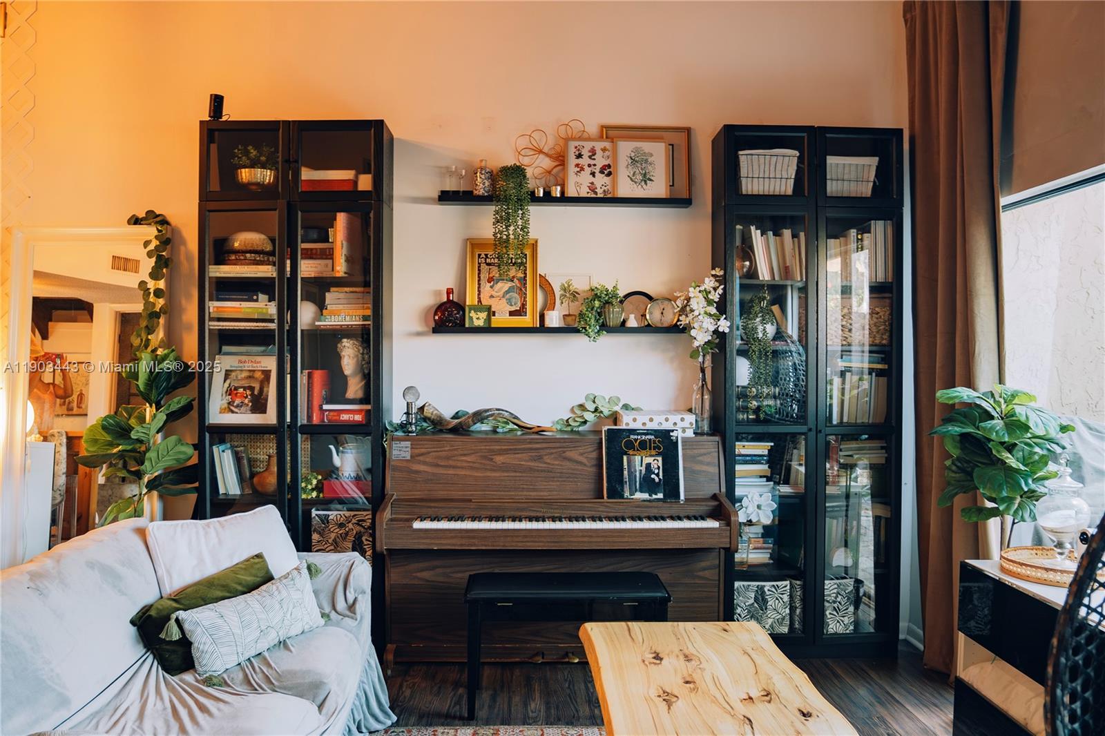 ARROWHEAD GOLF AND TENNIS - Residential