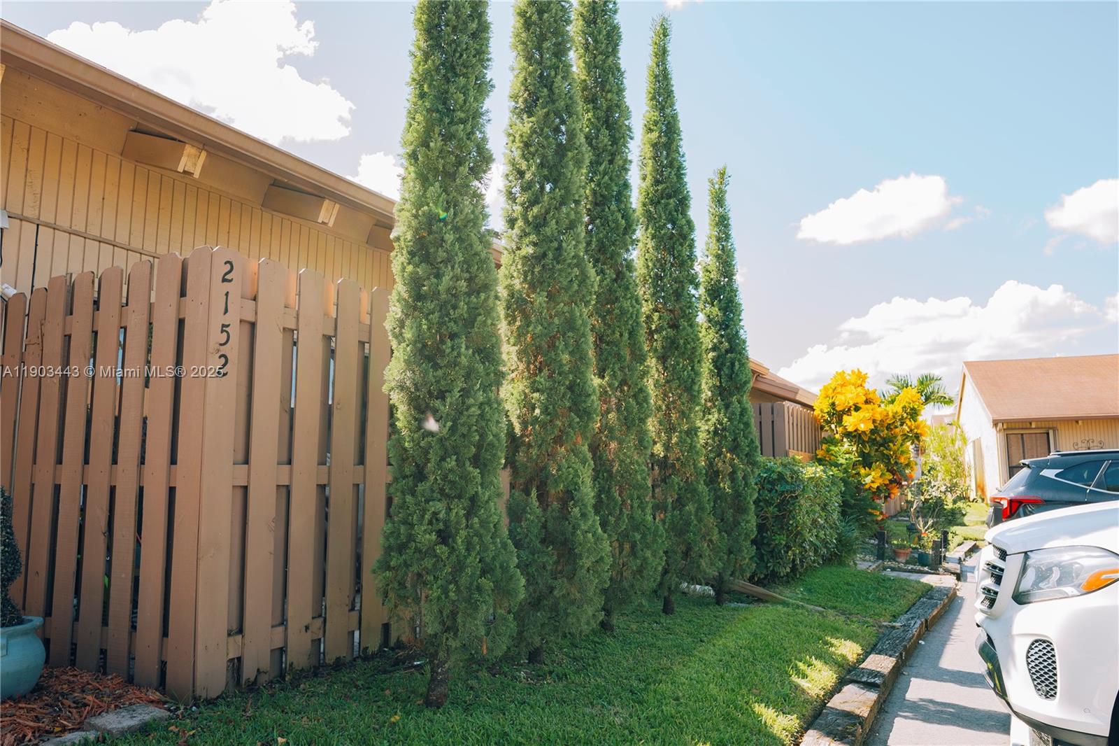 ARROWHEAD GOLF AND TENNIS - Residential