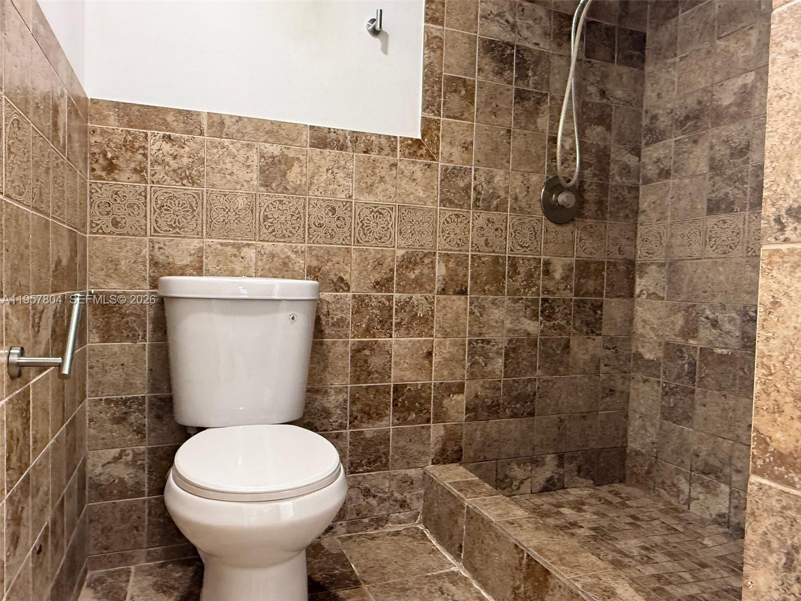 CONDO 25 OF WHITEHALL CON - Residential Lease