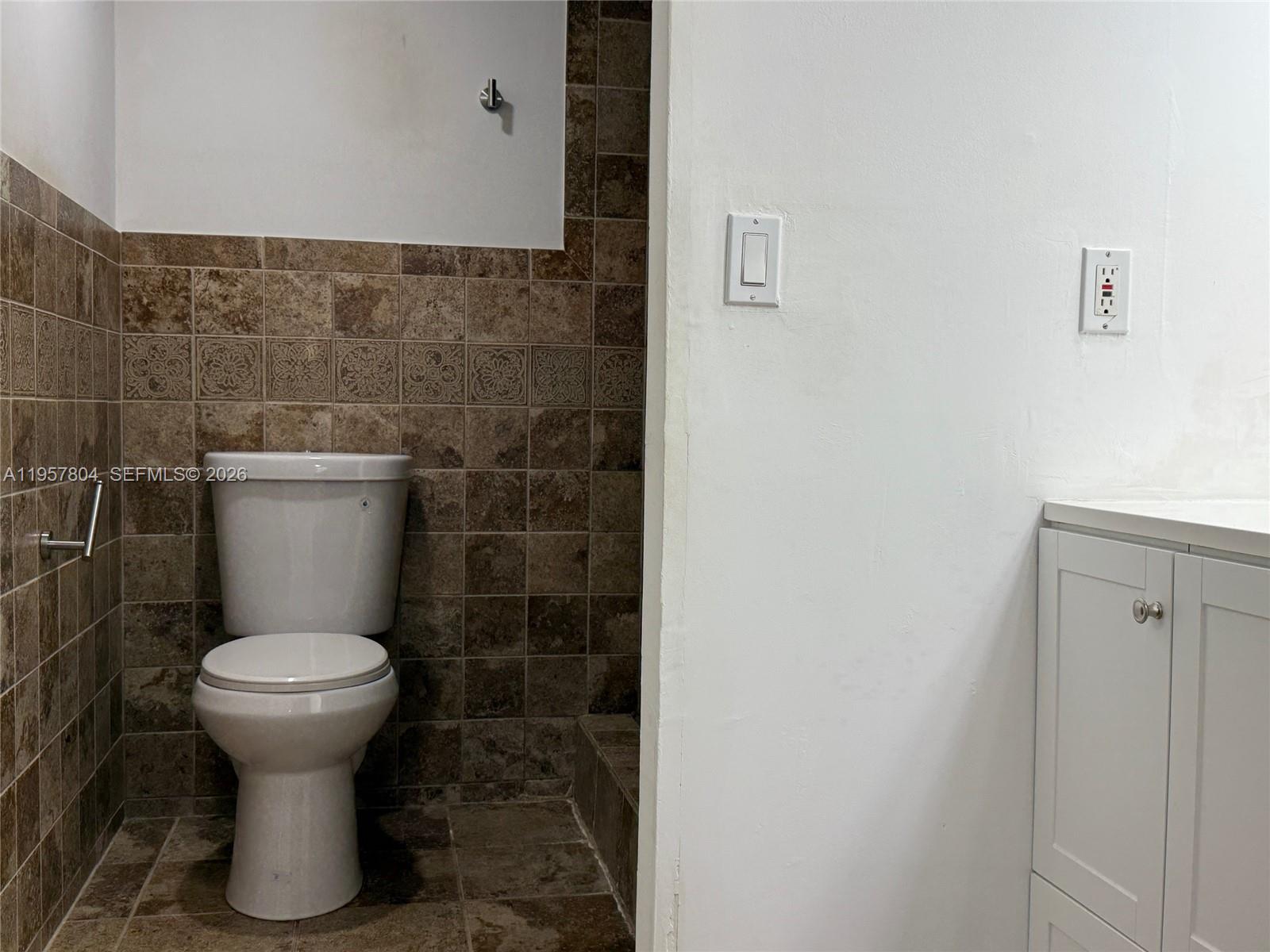 CONDO 25 OF WHITEHALL CON - Residential Lease