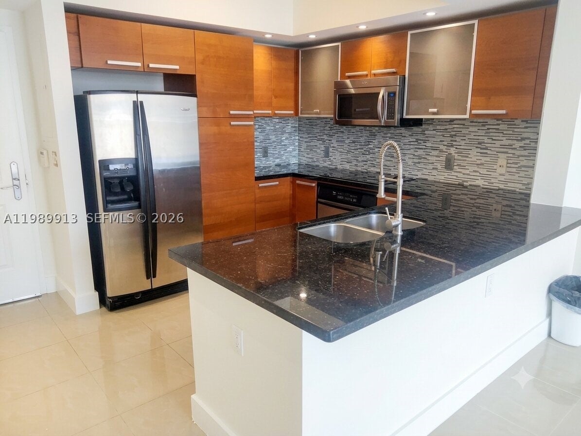 2030 S Douglas Rd 414
